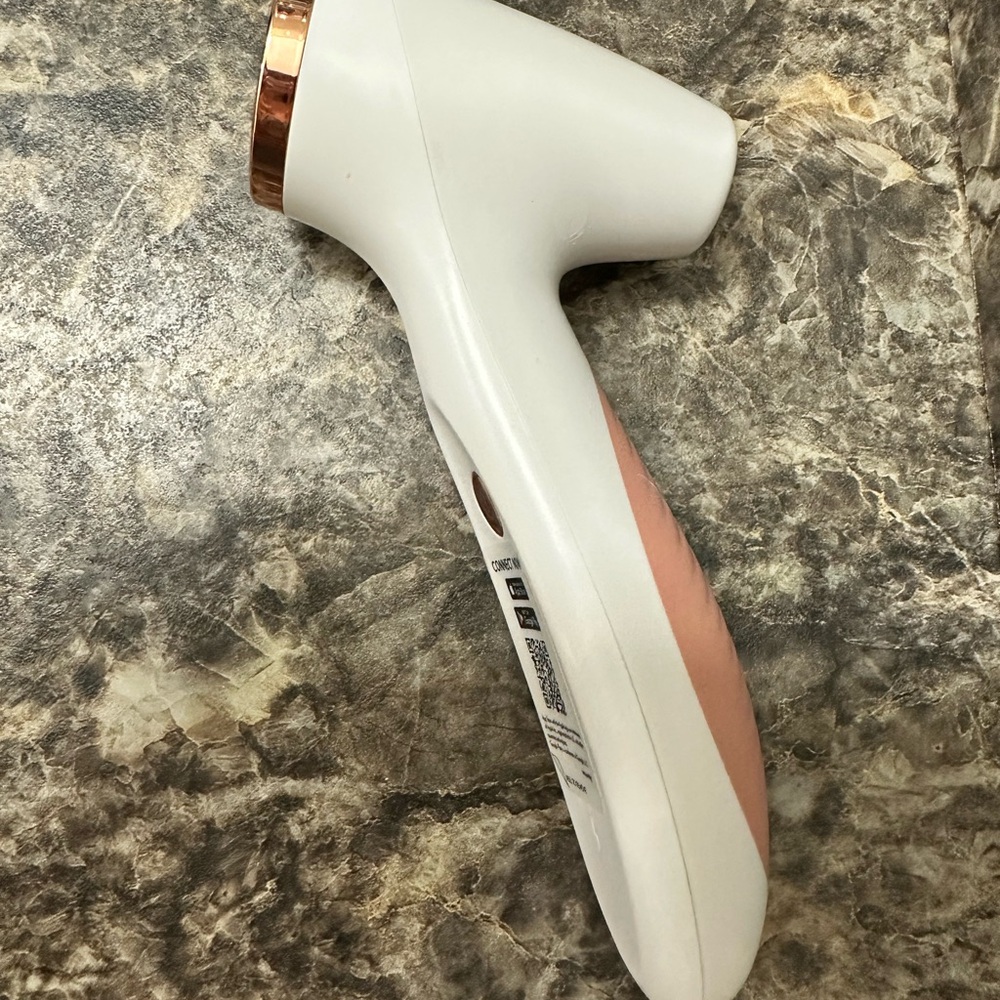 White and Rose Gold facial cleanser